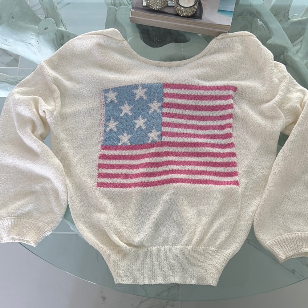 Lightweight Sweater with Flag Design Large